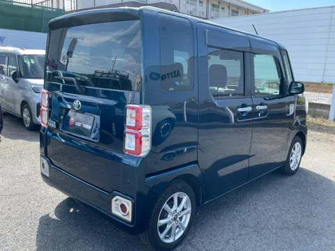 Toyota Pixis Mega