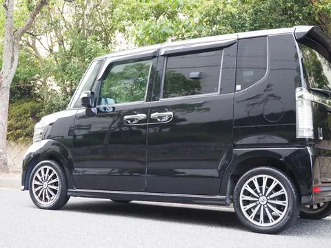 Honda N-BOX Custom