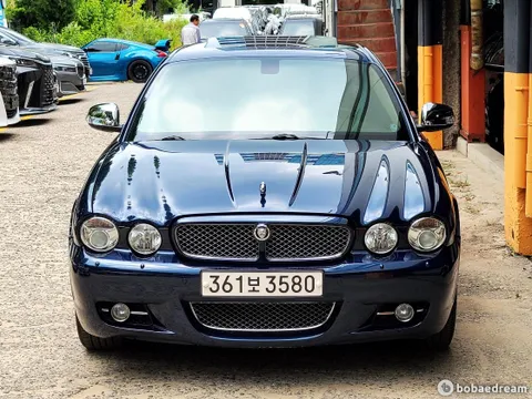 Jaguar XJ