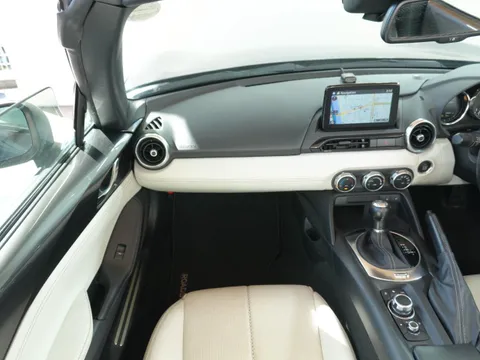 Mazda MX-5 (Roadster)