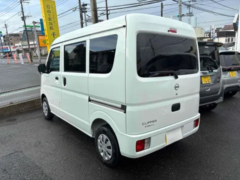 Nissan Clipper Van
