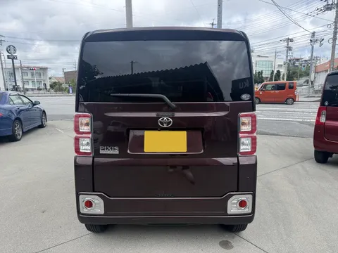 Toyota Pixis Mega