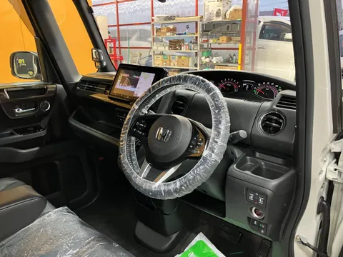 Honda N-BOX Custom