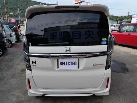 Honda N-BOX Custom