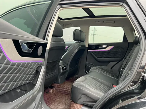 Hongqi HS5