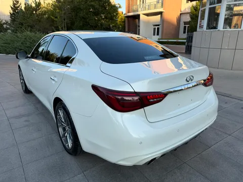 Infiniti Q50L