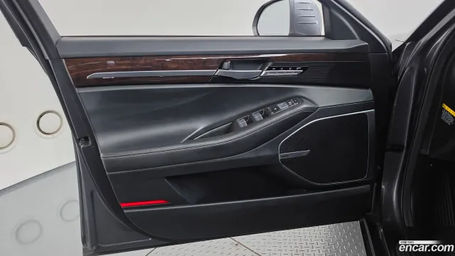 Genesis G90 (EQ900)