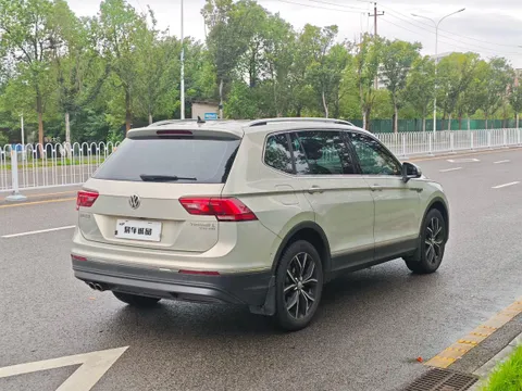 Volkswagen Tiguan L