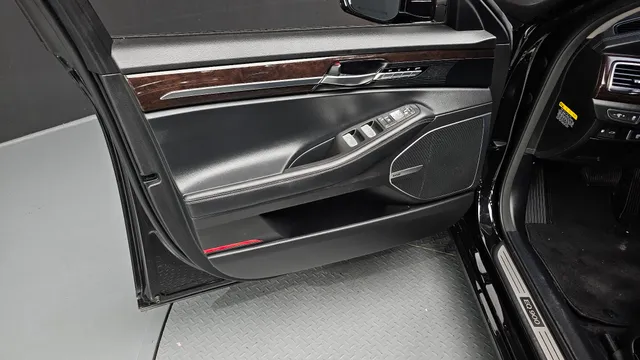Genesis G90 (EQ900)
