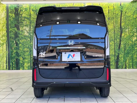 Honda N-BOX Custom