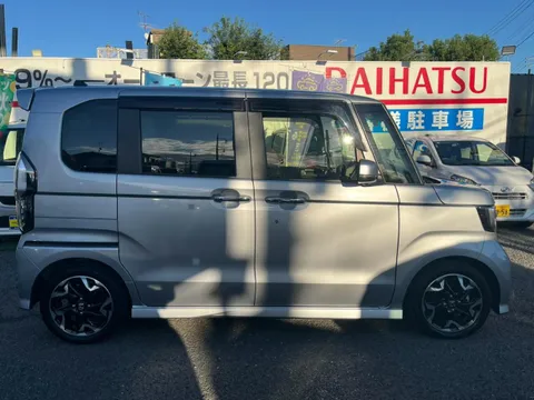 Honda N-BOX Custom