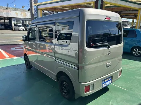 Nissan Clipper Van