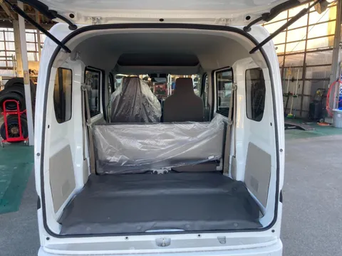 Nissan Clipper Van