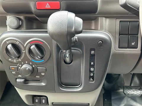 Nissan Clipper Van