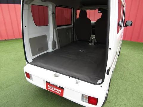 Nissan Clipper Van