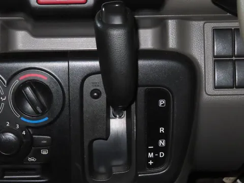 Mitsubishi Minicab Van
