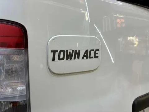 Toyota TownAce Van