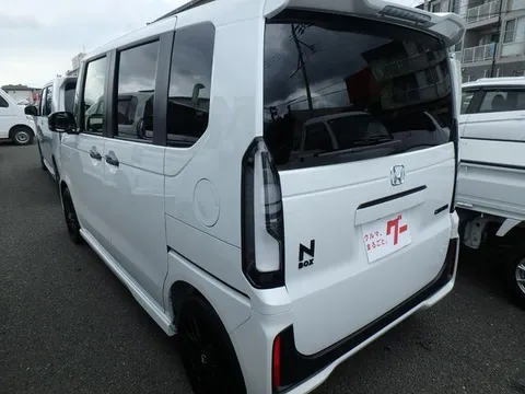 Honda N-BOX Custom