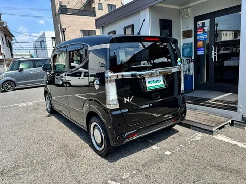 Honda N-BOX Slash