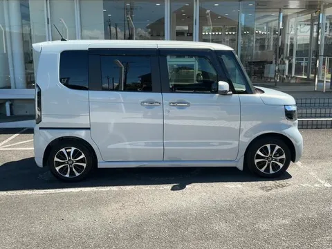 Honda N-BOX Custom