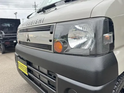 Mitsubishi Minicab Truck
