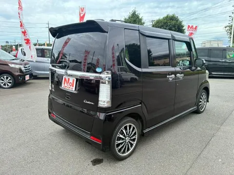 Honda N-BOX Custom