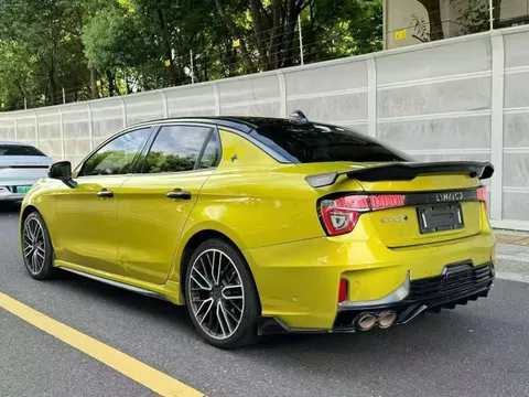 Lynk & Co 03