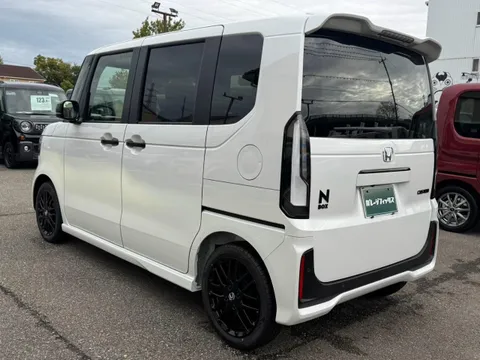 Honda N-BOX Custom