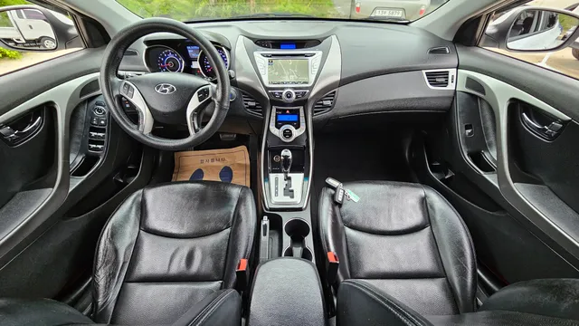 Hyundai Elantra (Avante)