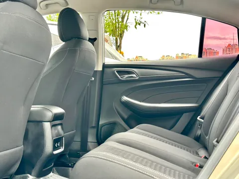 Roewe i5