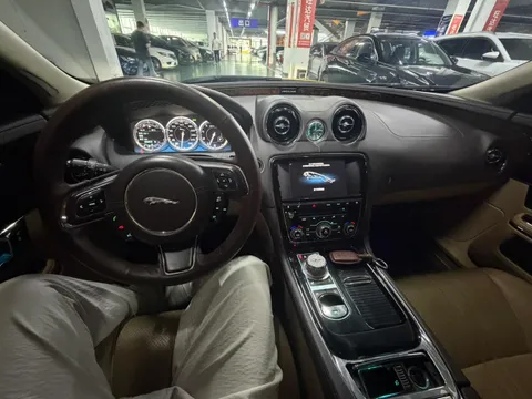 Jaguar XJ