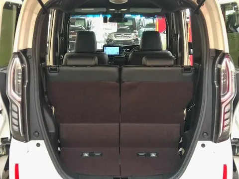 Honda N-BOX Custom