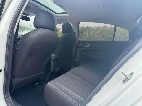 Roewe i5