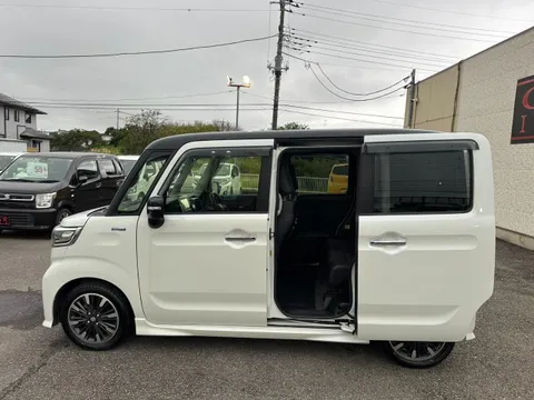 Suzuki Spacia Custom