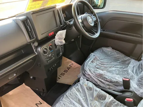Nissan Clipper Van