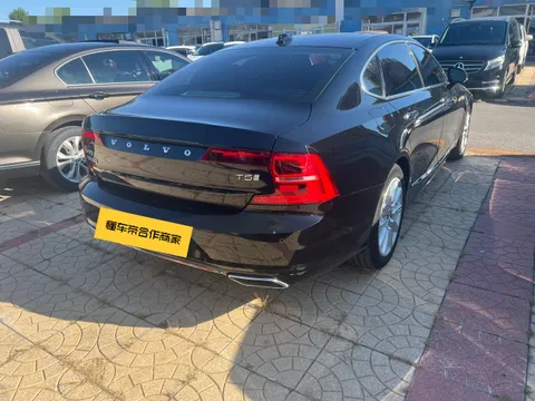 Volvo S90