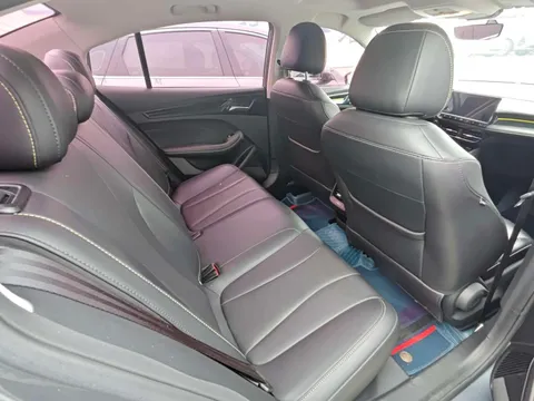 Roewe i5