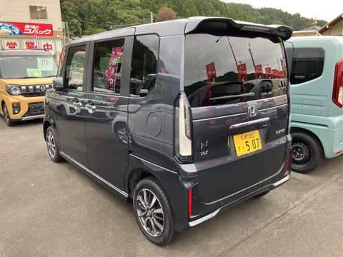 Honda N-BOX Custom
