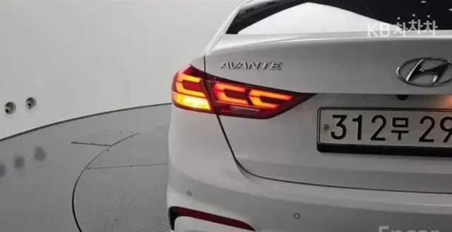 Hyundai Elantra (Avante)