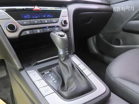 Hyundai Elantra (Avante)