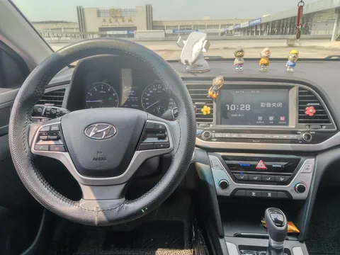 Hyundai Elantra (Avante)