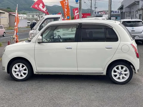 Daihatsu Mira Gino