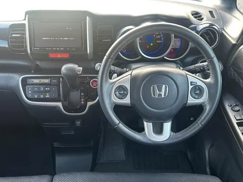 Honda N-BOX Custom
