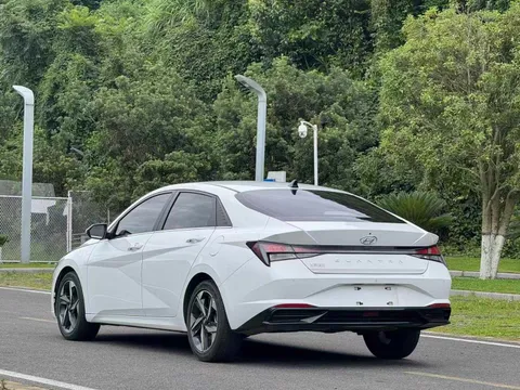 Hyundai Elantra (Avante)