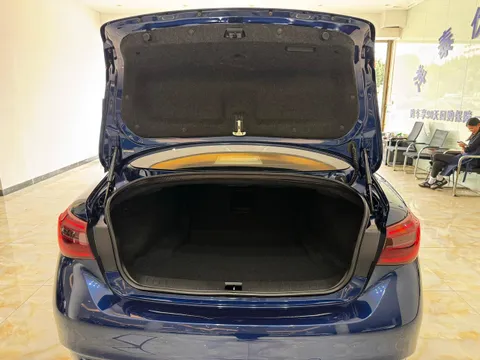 Infiniti Q50L