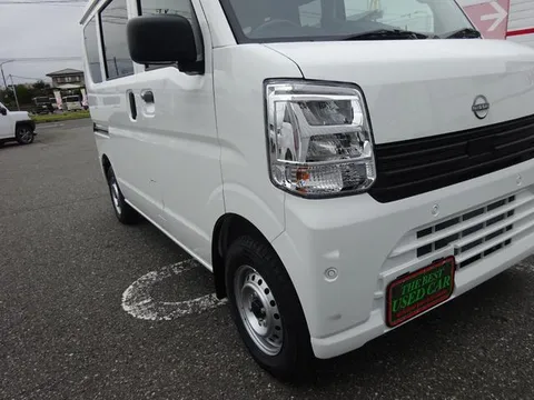 Nissan Clipper Van