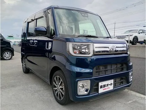 Toyota Pixis Mega