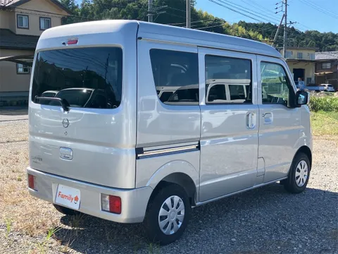 Nissan Clipper Van