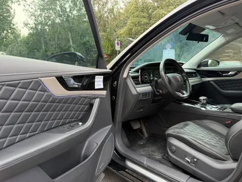 Hongqi HS5