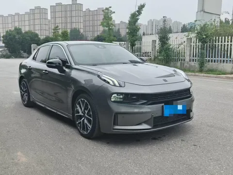 Lynk & Co 03